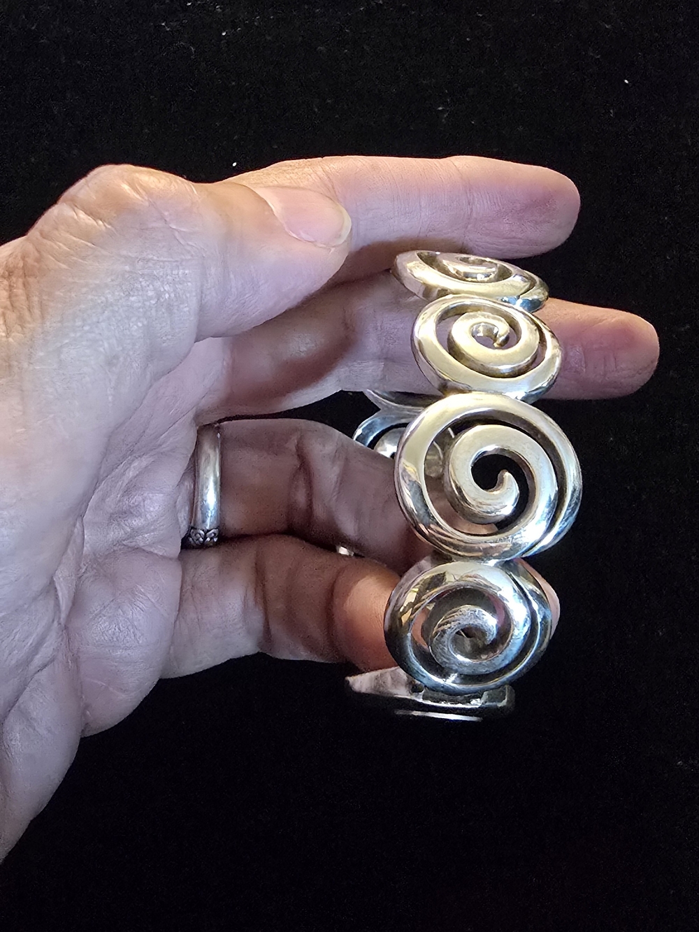 Brighton Vertigo Hinged Bangle featuring an artful repeat